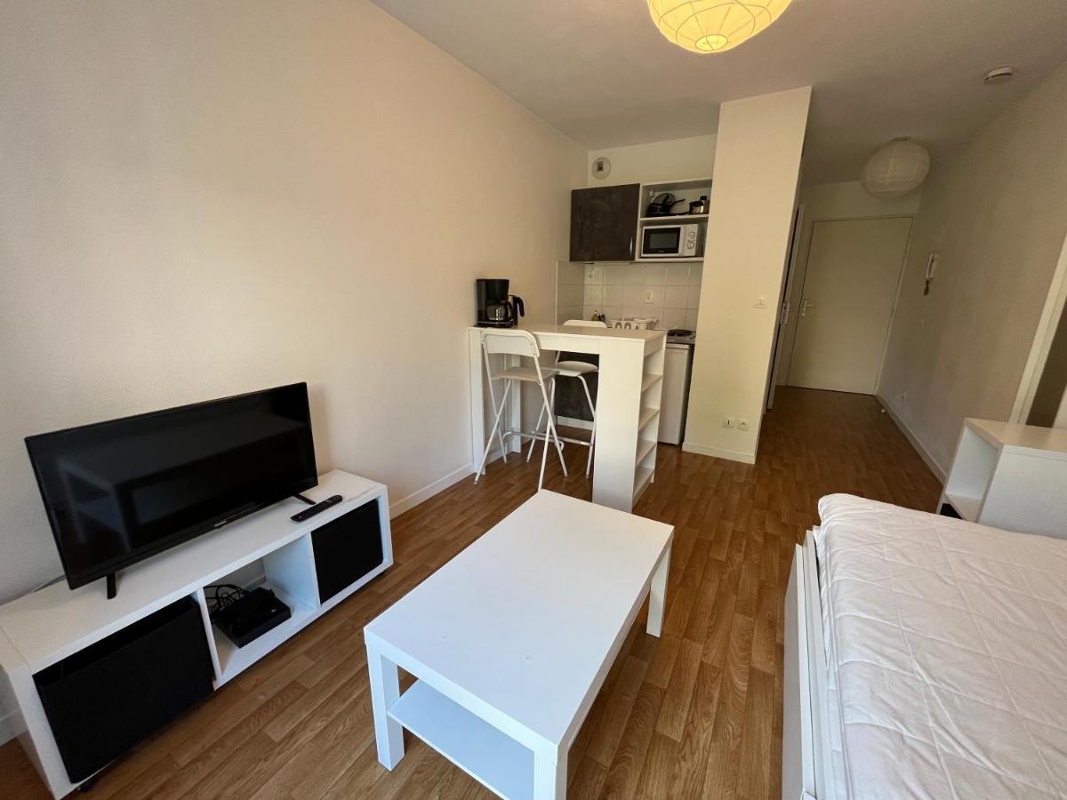 Acajou, Studio Avec Terrasse Et Parking Prive Caen Zewnętrze zdjęcie